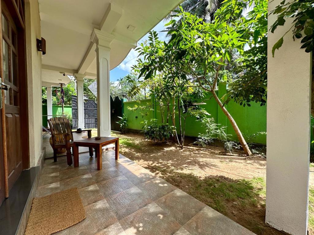 Siyon Yula - Guest House Хикадува Стая снимка