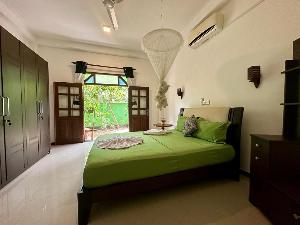 Siyon Yula - Guest House Хикадува Екстериор снимка