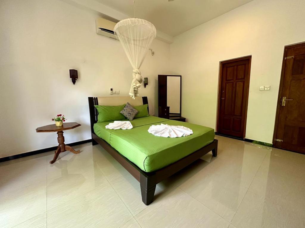 Siyon Yula - Guest House Хикадува Екстериор снимка