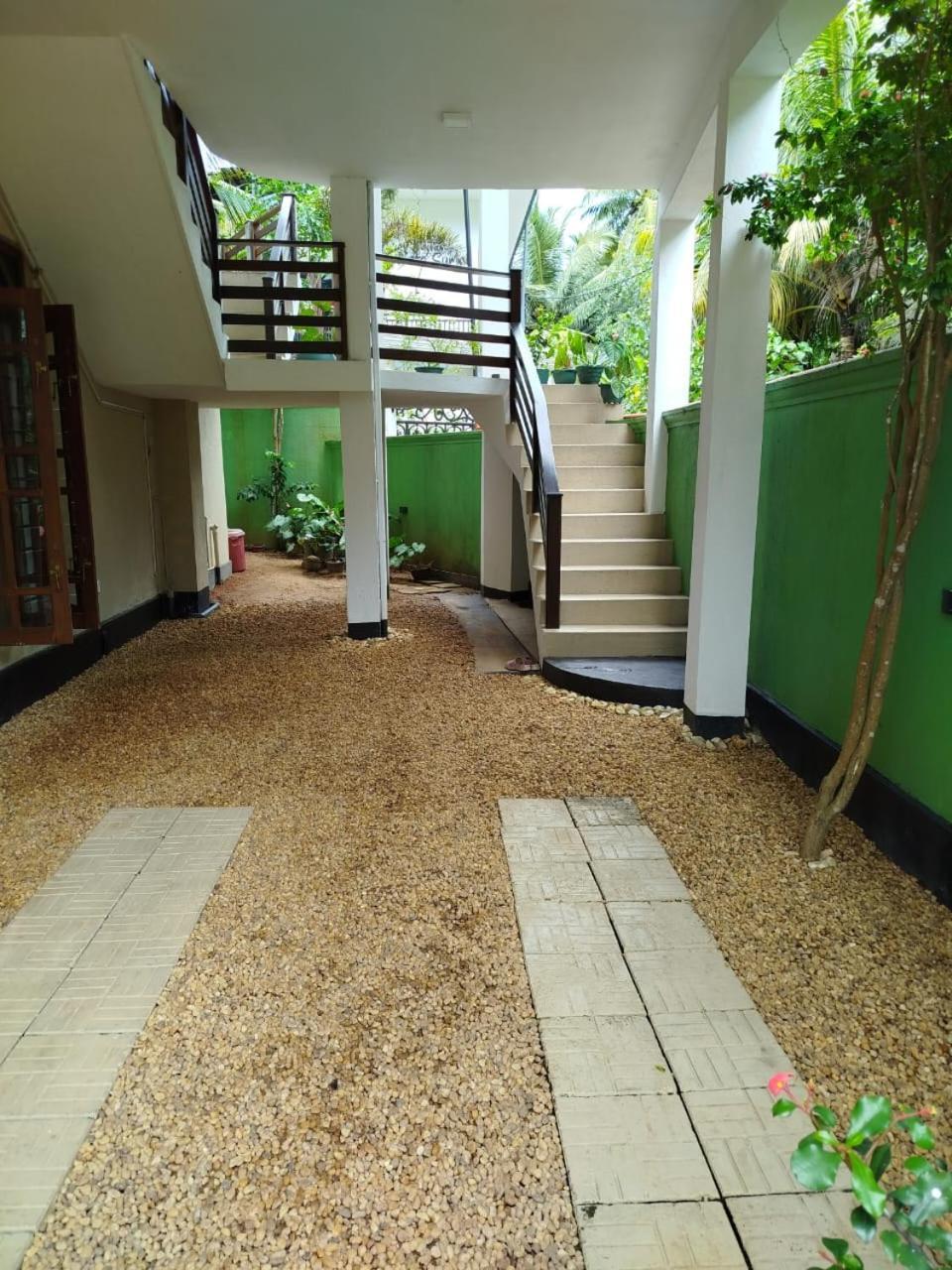Siyon Yula - Guest House Хикадува Екстериор снимка